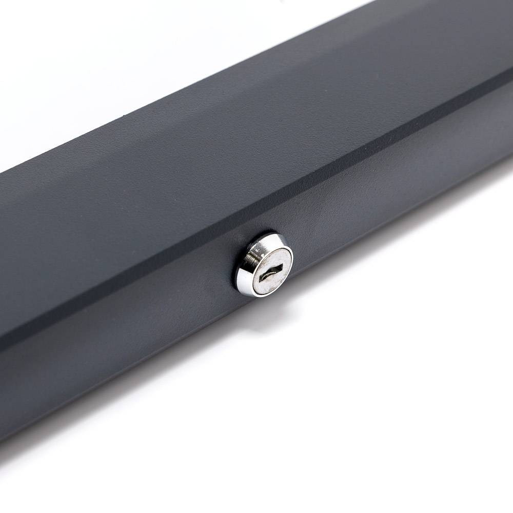 Schlanke Vitrine für den Außenbereich