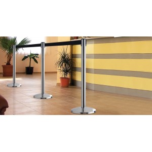 Poteau séparateur chromé avec sangle rétractable noire
