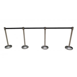 Poteau séparateur chromé avec sangle rétractable noire